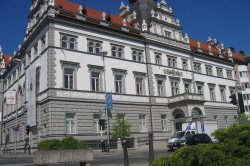 Kulturno-prireditveni center Narodni dom Maribor je takoj za Cankarjevim domom drugi največji tovrstni center v državi.