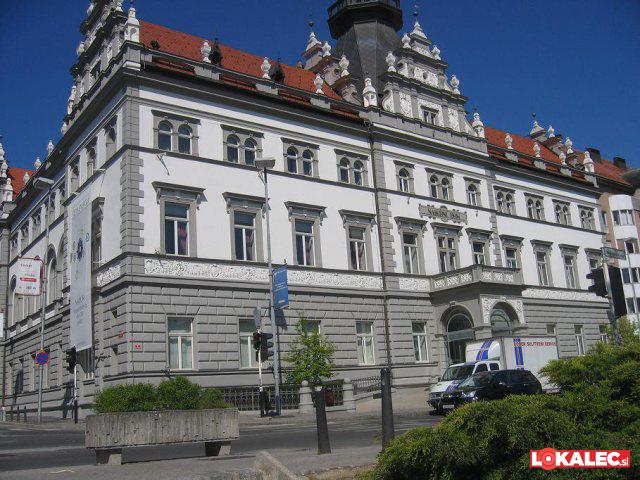 Kulturno-prireditveni center Narodni dom Maribor je takoj za Cankarjevim domom drugi največji tovrstni center v državi.