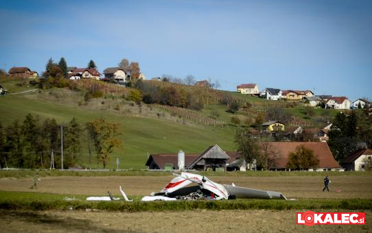 Dve smrtni žrtvi strmoglavljenja ultralahkega letala pri Slovenskih Konjicah Foto: STA