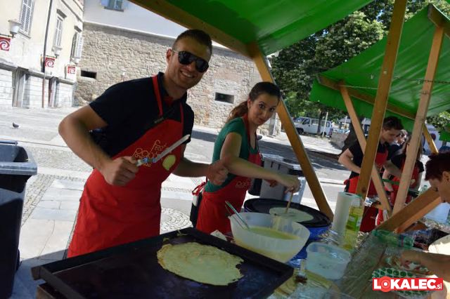 Člani Rotaract kluba Maribor s peko palačink zbrali 2.000 EUR prostovoljnih prispevkov