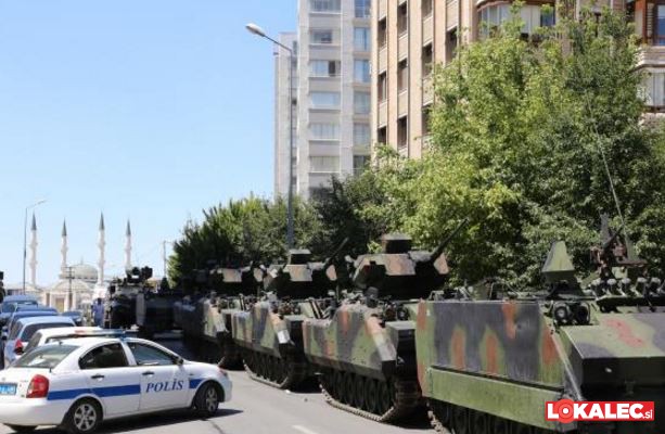 poskus vojaškega udara v Turčiji v Ankari Foto: STA