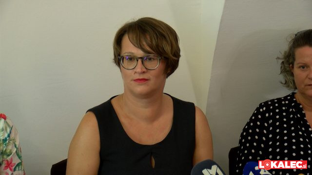 Lidija Divjak Mirnik med uradno napovedjo kandidature za županjo Maribora.