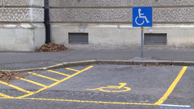 Parkirno mesto za invalide