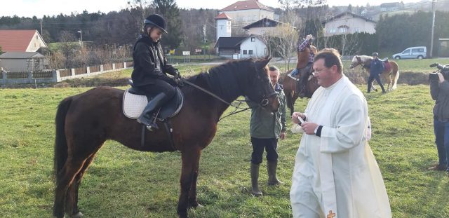 Blagoslov konj v na kmetiji Domadenik v Hočah
